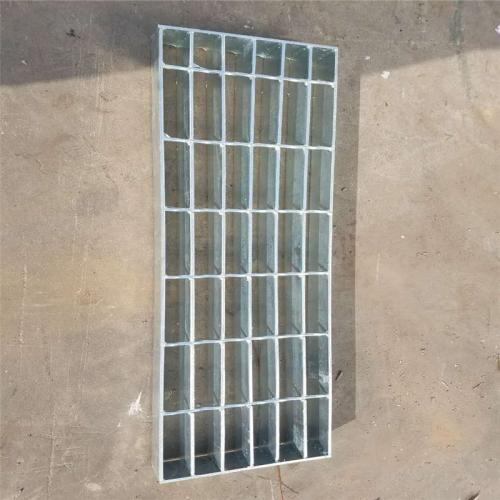 熱浸鋅鋼格柵踏步