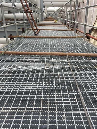 熱鍍鋅防滑鋼格柵踏步板