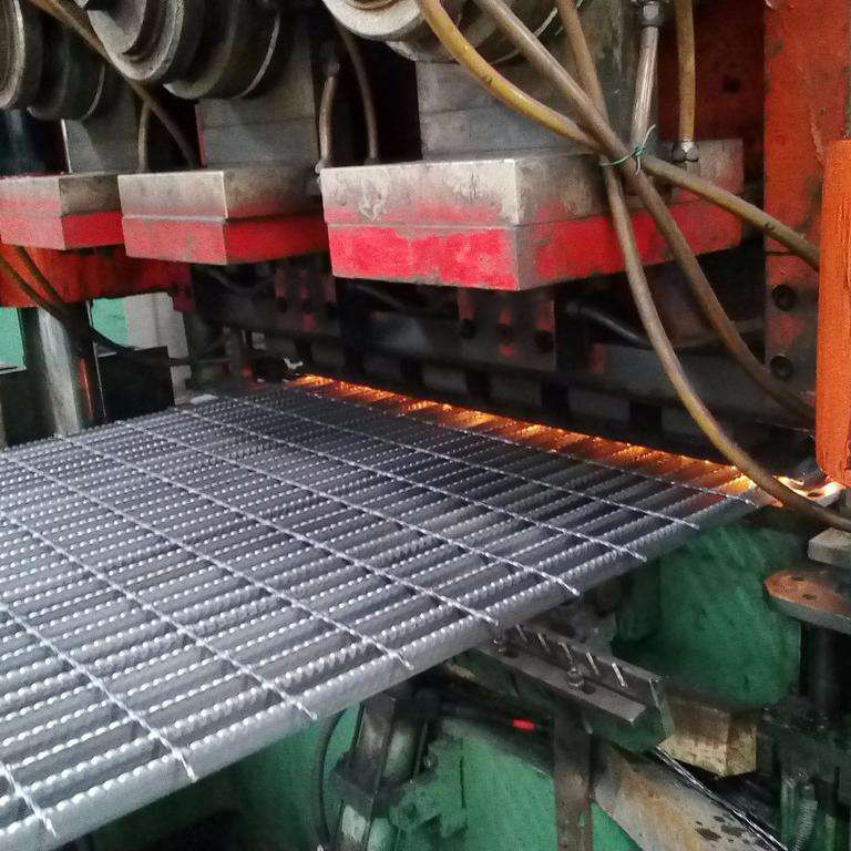 鍍鋅防滑踏步板 鍍鋅防滑踏步板