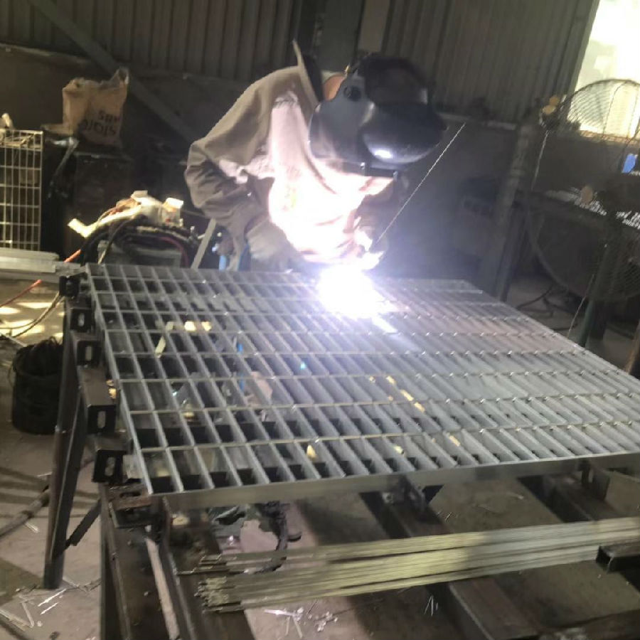 鋁板鋼格柵平臺(tái)