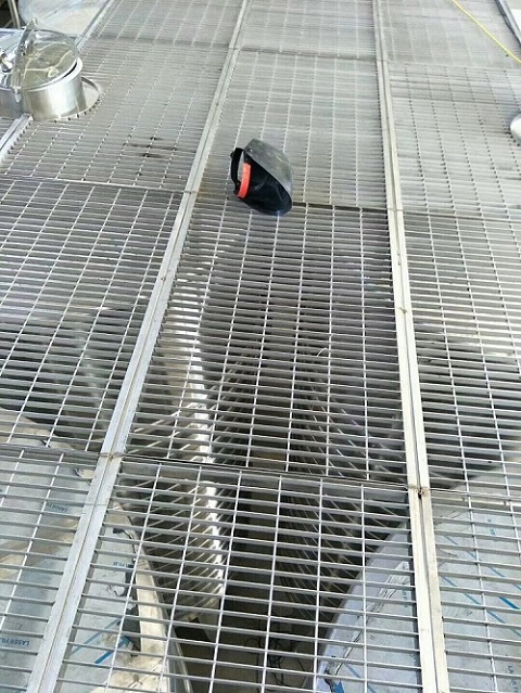 熱浸鋅<a href='http://www.yi-ye.cn/ganggeban/'>鋼格板</a> 熱浸鋅鋼格板