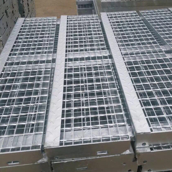 不銹鋼樓梯踏步板 不銹鋼樓梯踏步板