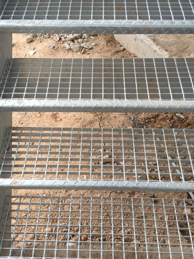 不銹鋼樓梯踏步板 不銹鋼樓梯踏步板