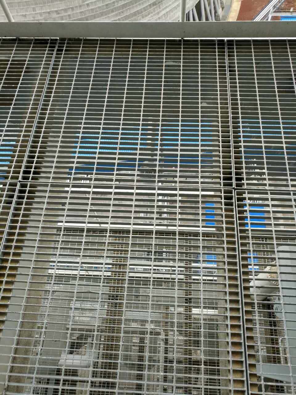 熱浸鋅格柵板平臺(tái) 熱浸鋅格柵板平臺(tái)